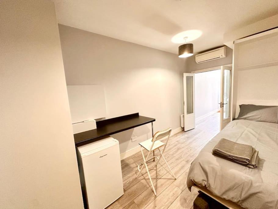 Charming In Lee Apartment